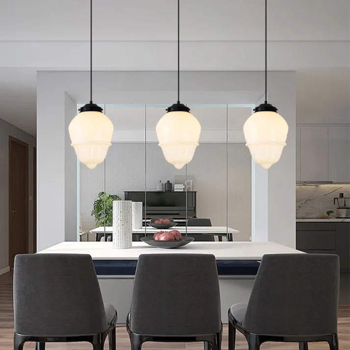 Liv – Alte weiße Glaslampe mit geometrischem Design
