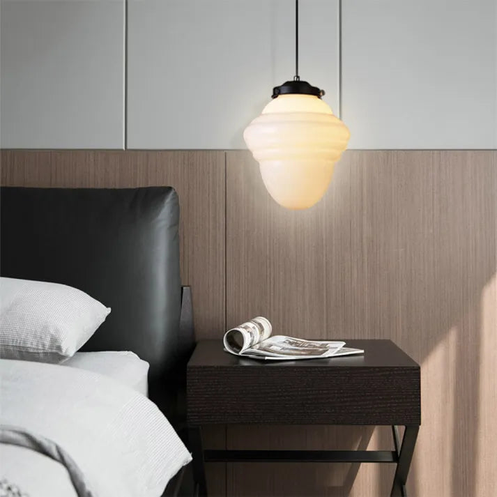 Liv – Alte weiße Glaslampe mit geometrischem Design