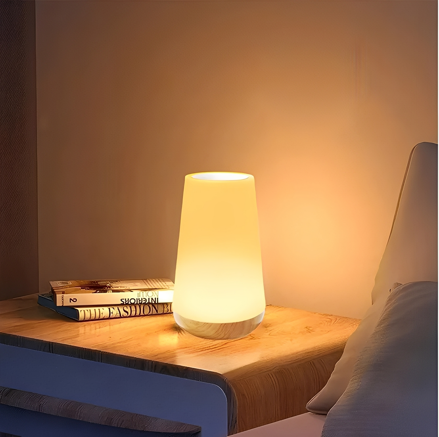 Nami – Holzoptik-Tischlampe