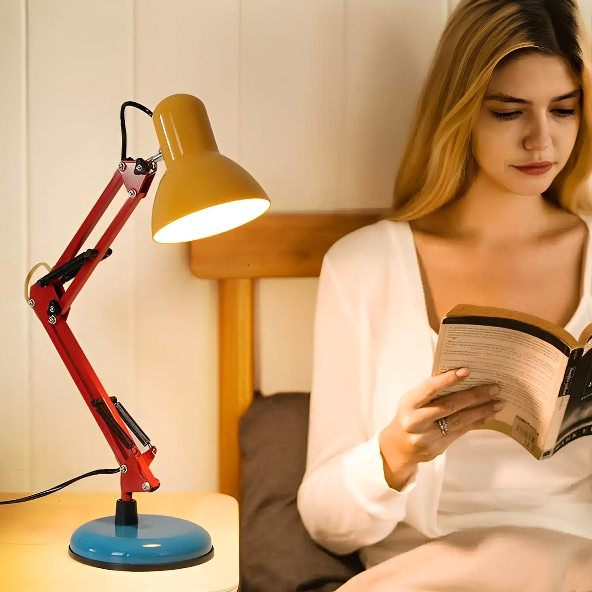 Felice – Schlichte Langarm-Schreibtischlampe