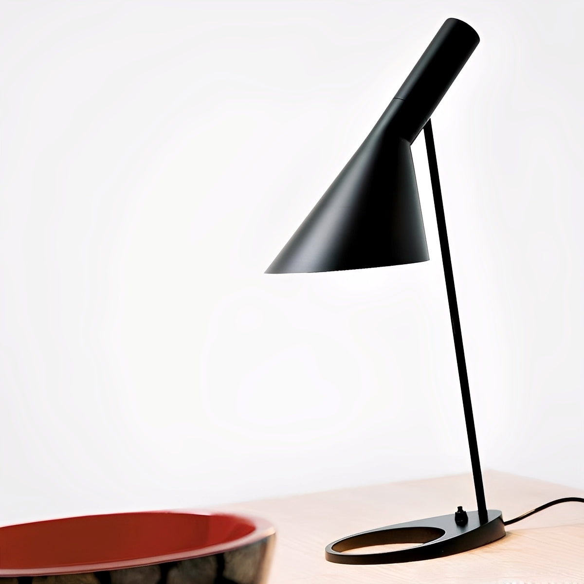Liv – Nordische LED Tischlampe