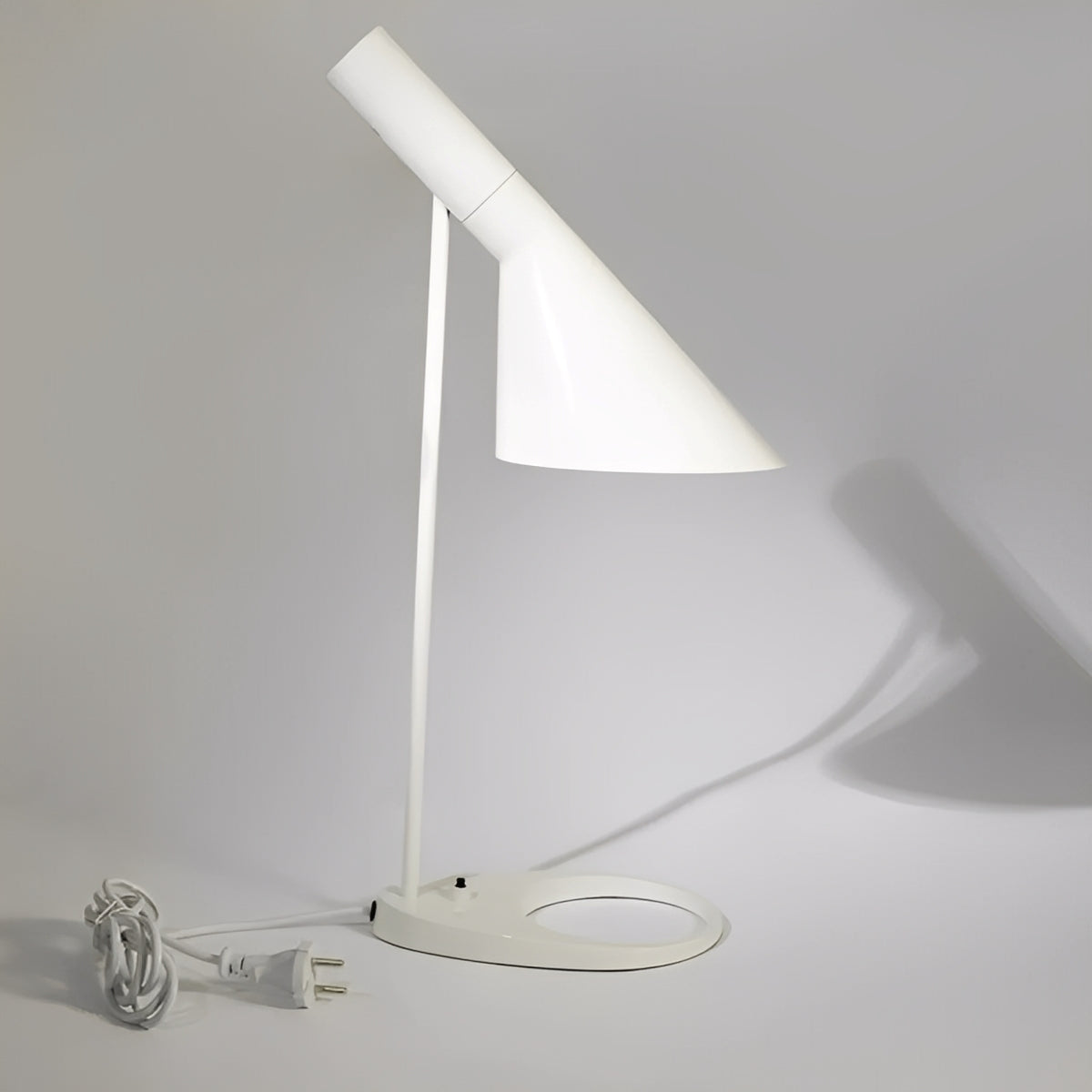 Elvara – Schlichte Nordische LED-Tischlampe