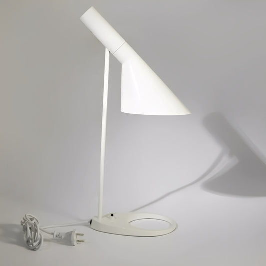 Elvara – Schlichte Nordische LED-Tischlampe