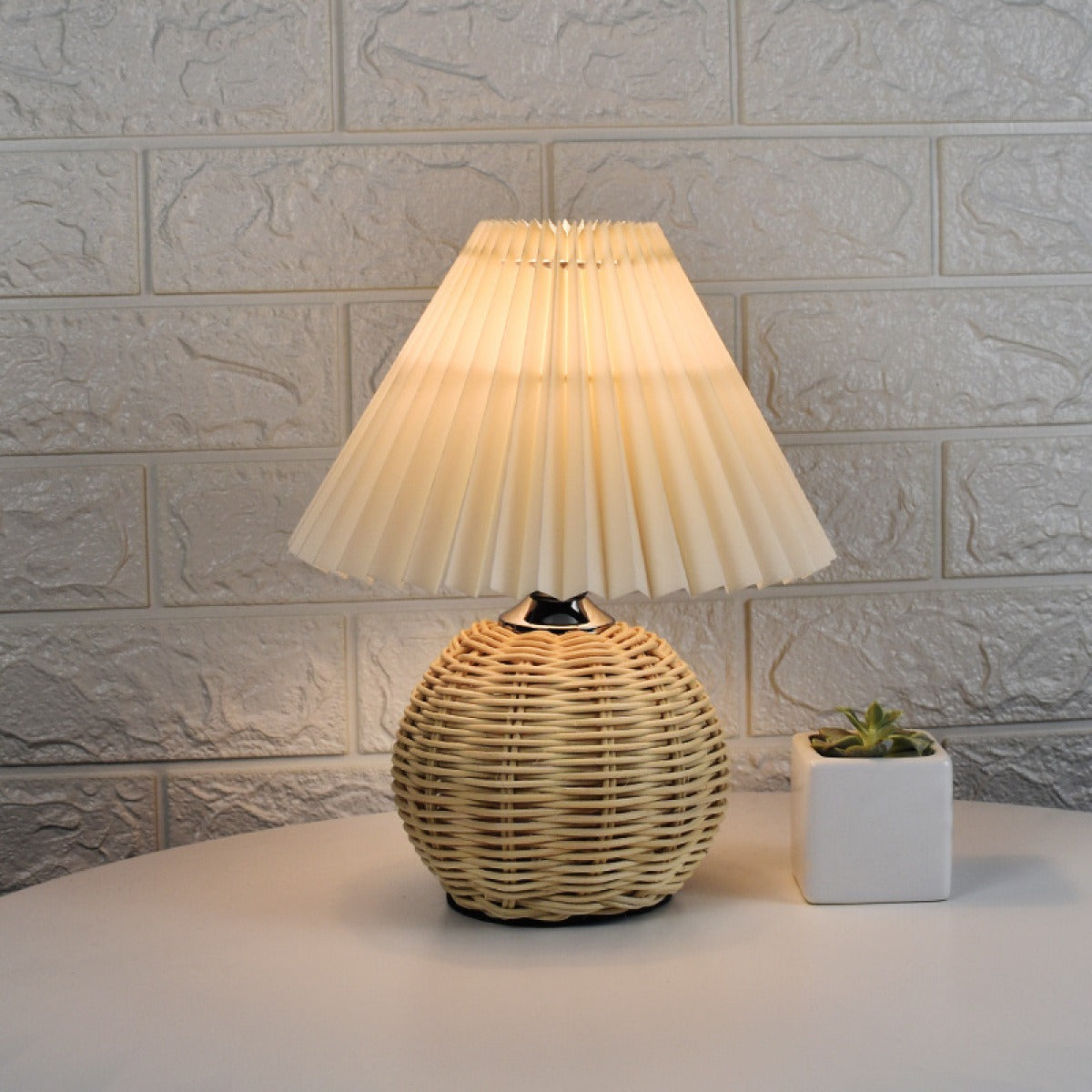 Elodia – Gefaltete Nachttischlampe