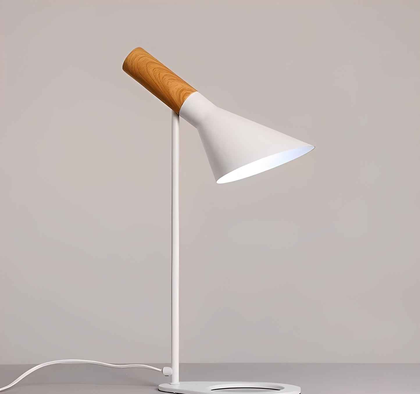 Liv – Nordische LED Tischlampe