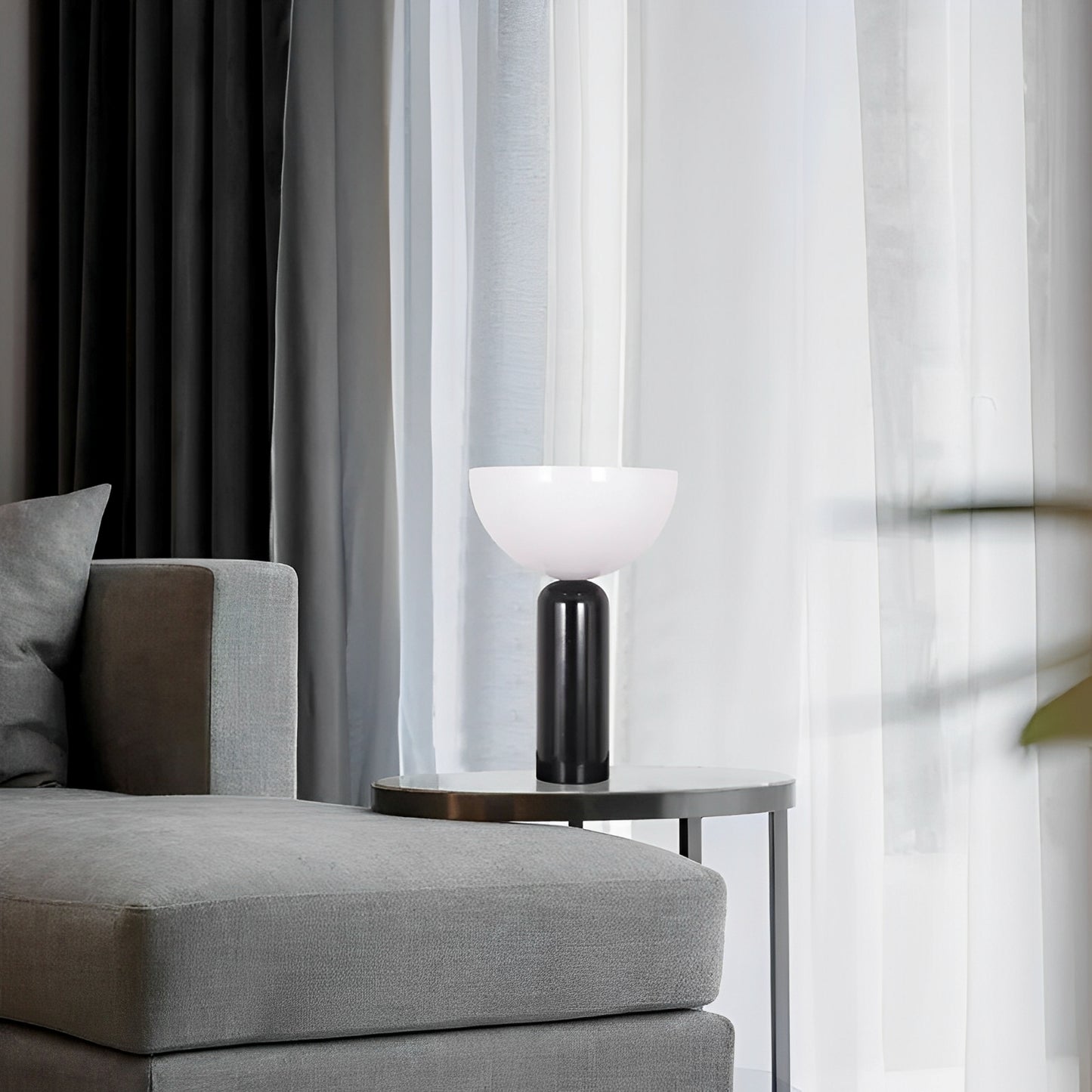 Raja – Edle Tischlampe mit Marmorfuß und elegantem Design