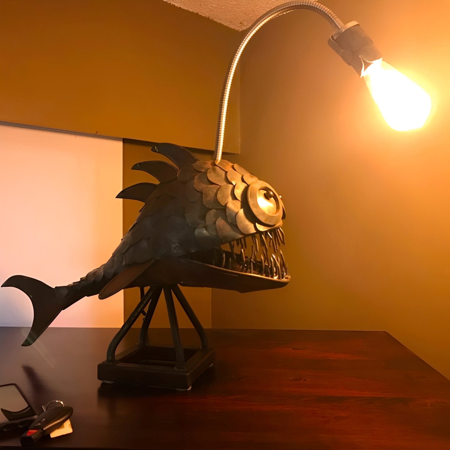 Perina – Retro Anglerfisch-Tischlampe