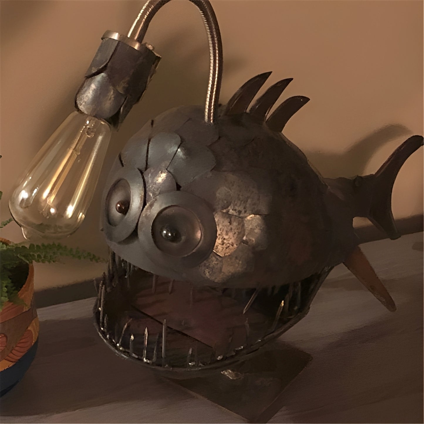 Perina – Retro Anglerfisch-Tischlampe