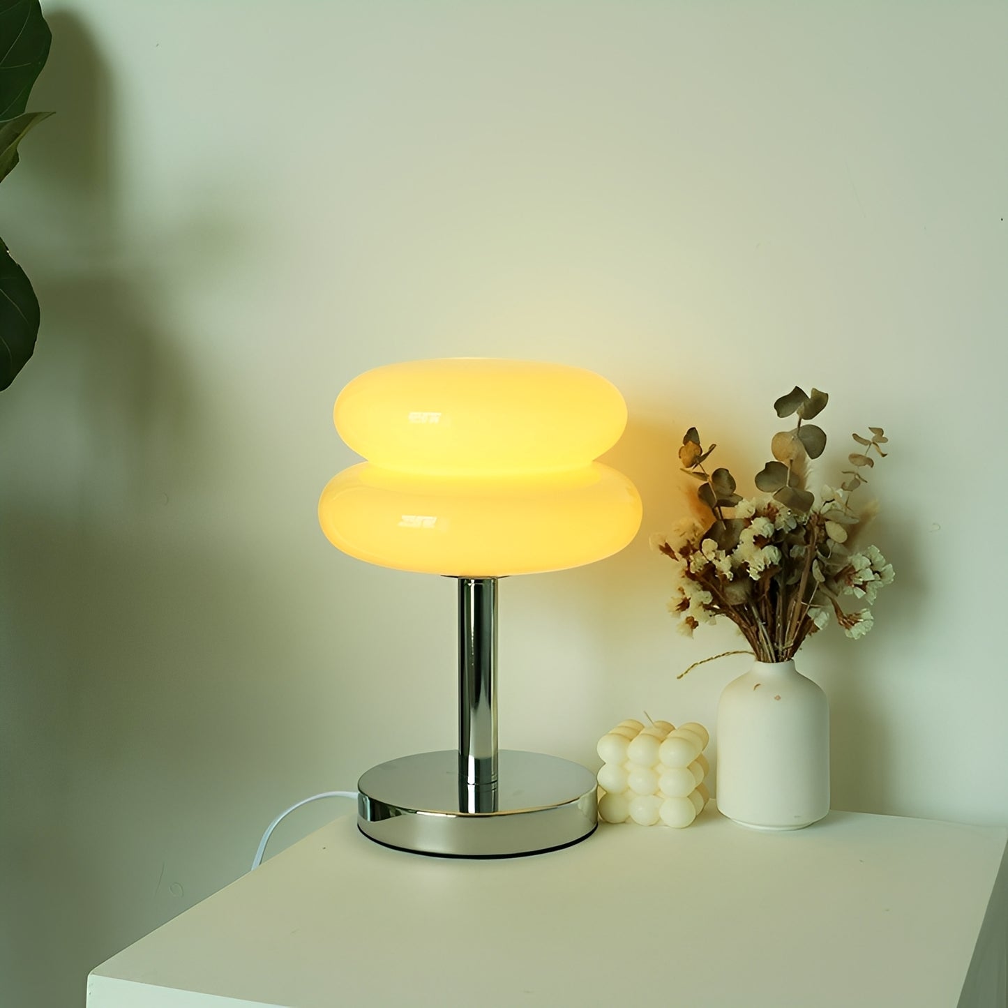 Eleni – Cremefarbene Glas Tischlampe im Retro-Stil