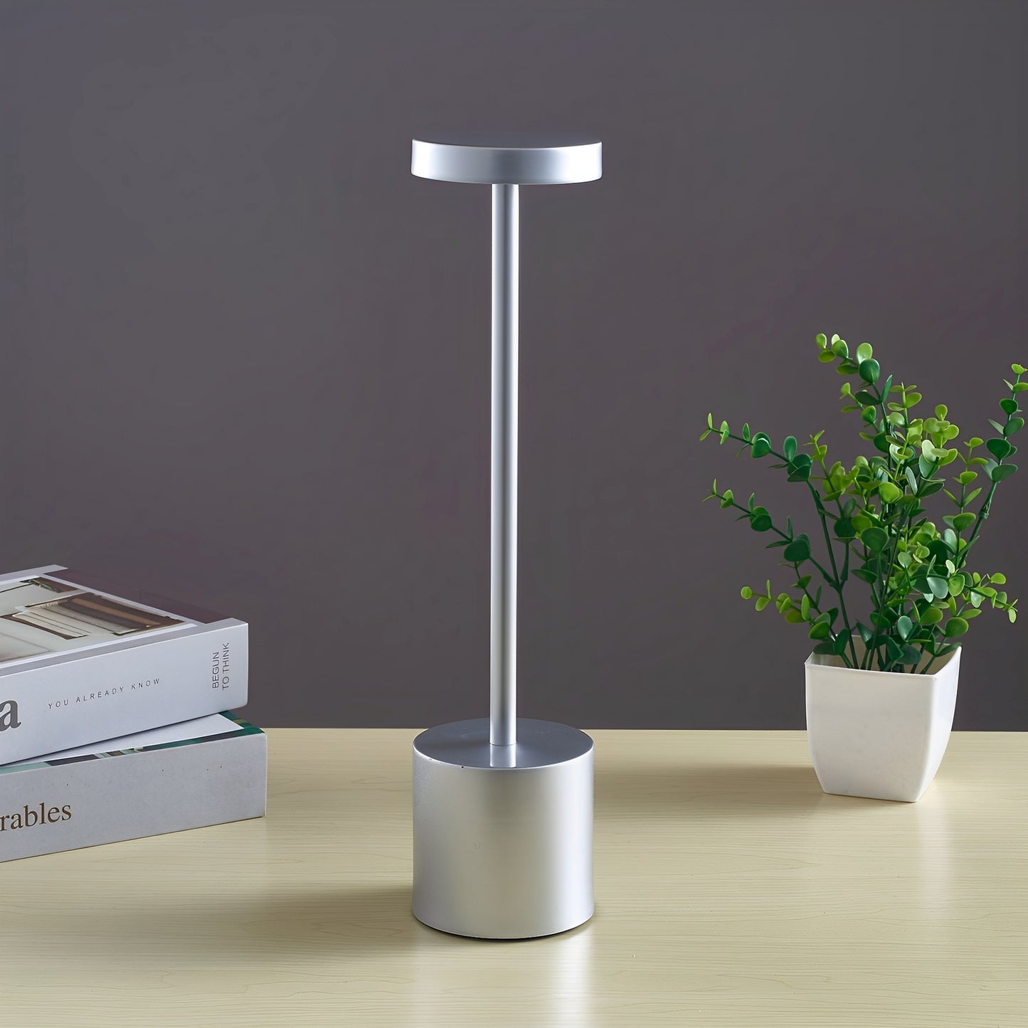 Velumo – LED-Tischlampe im Retro-Stil mit kabelloser Ladestation