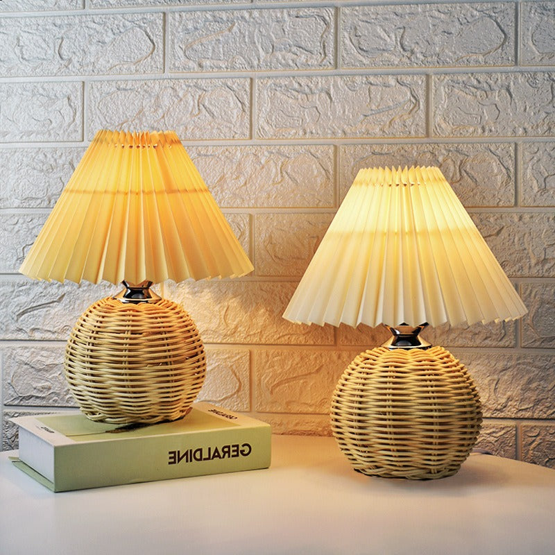 Elodia – Gefaltete Nachttischlampe