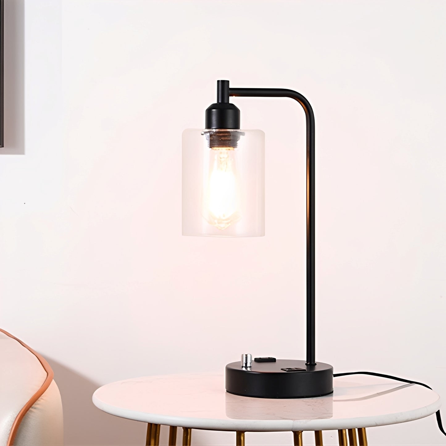 Carmina – Nachttischlampe mit USB-Anschlüssen & Stufenloser Dimmung