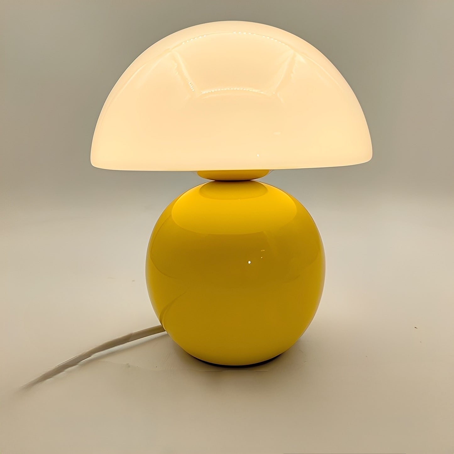 Mira – Nordische Keramik-Tischlampe