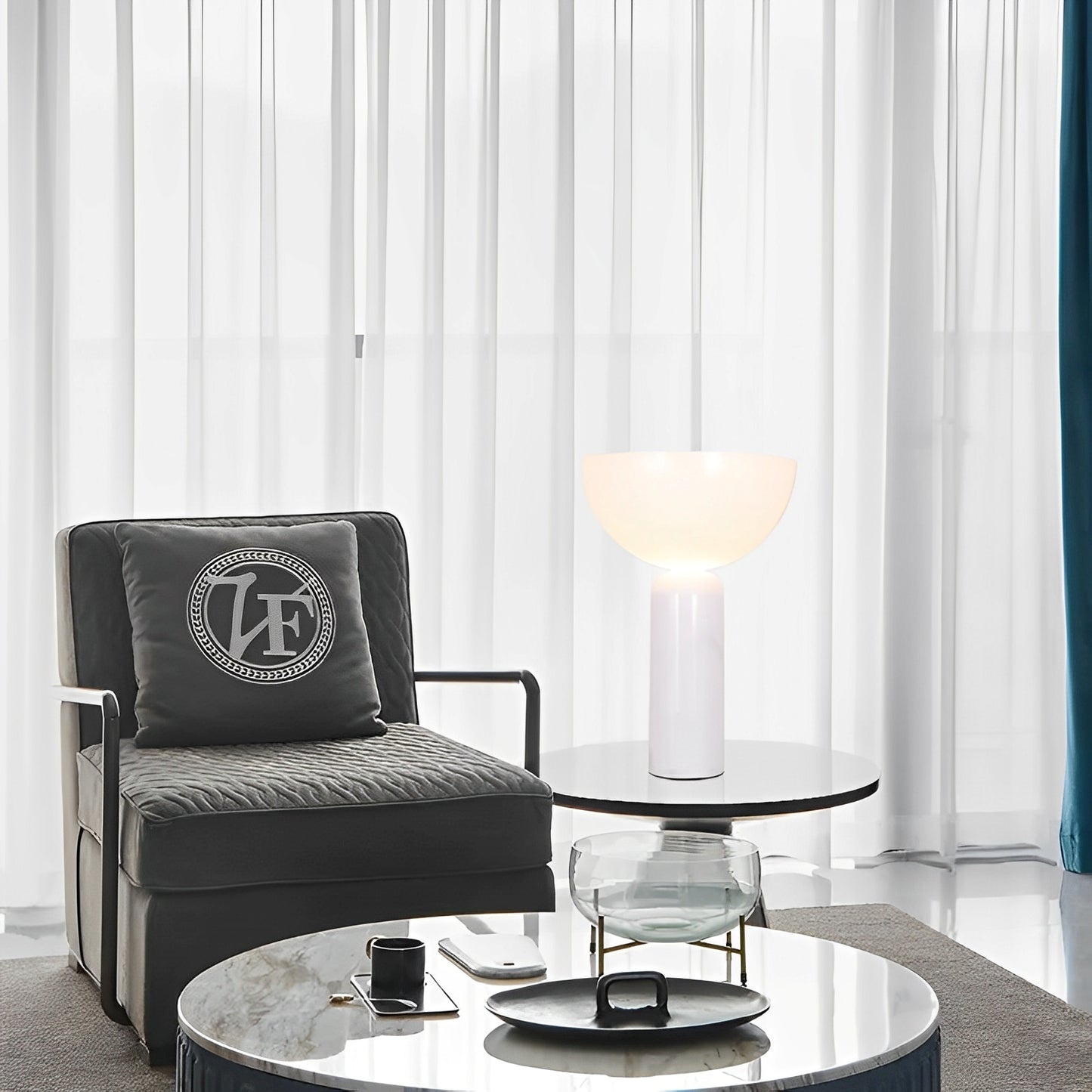 Raja – Edle Tischlampe mit Marmorfuß und elegantem Design