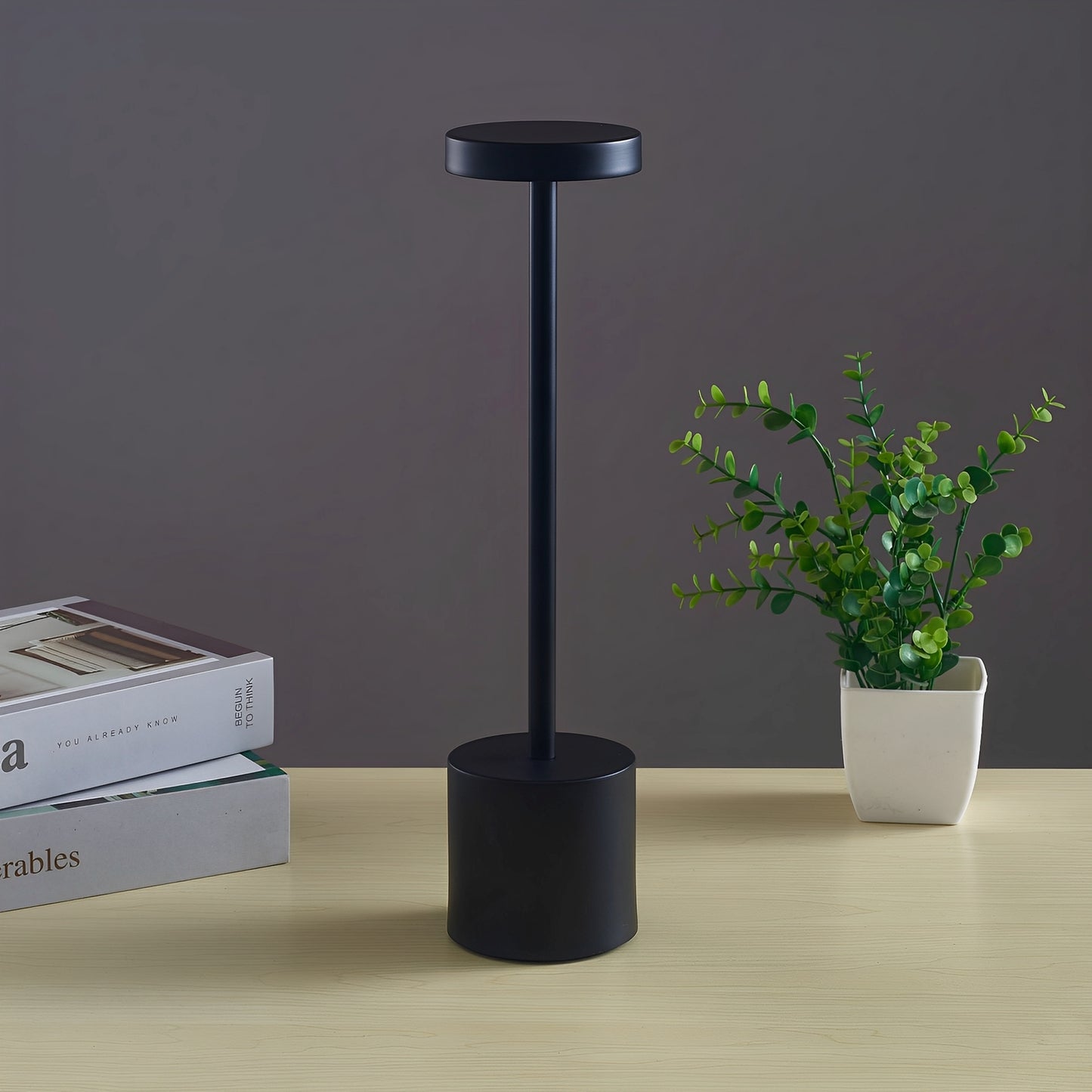 Velumo – LED-Tischlampe im Retro-Stil mit kabelloser Ladestation