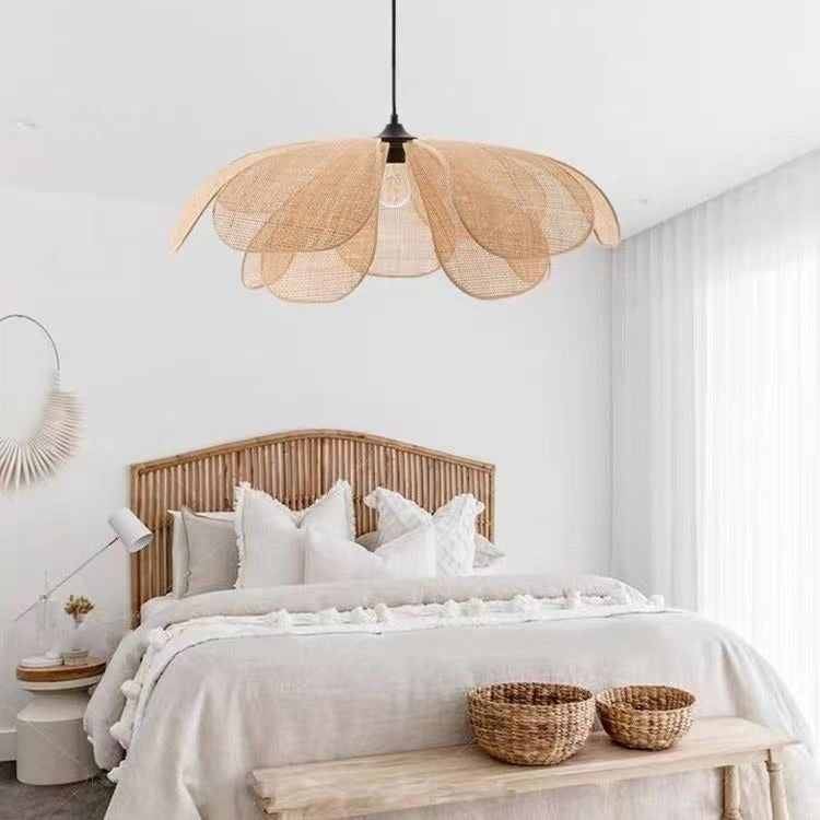 Aurelia – Handgefertigte Rattan-Blüten Hängeleuchte
