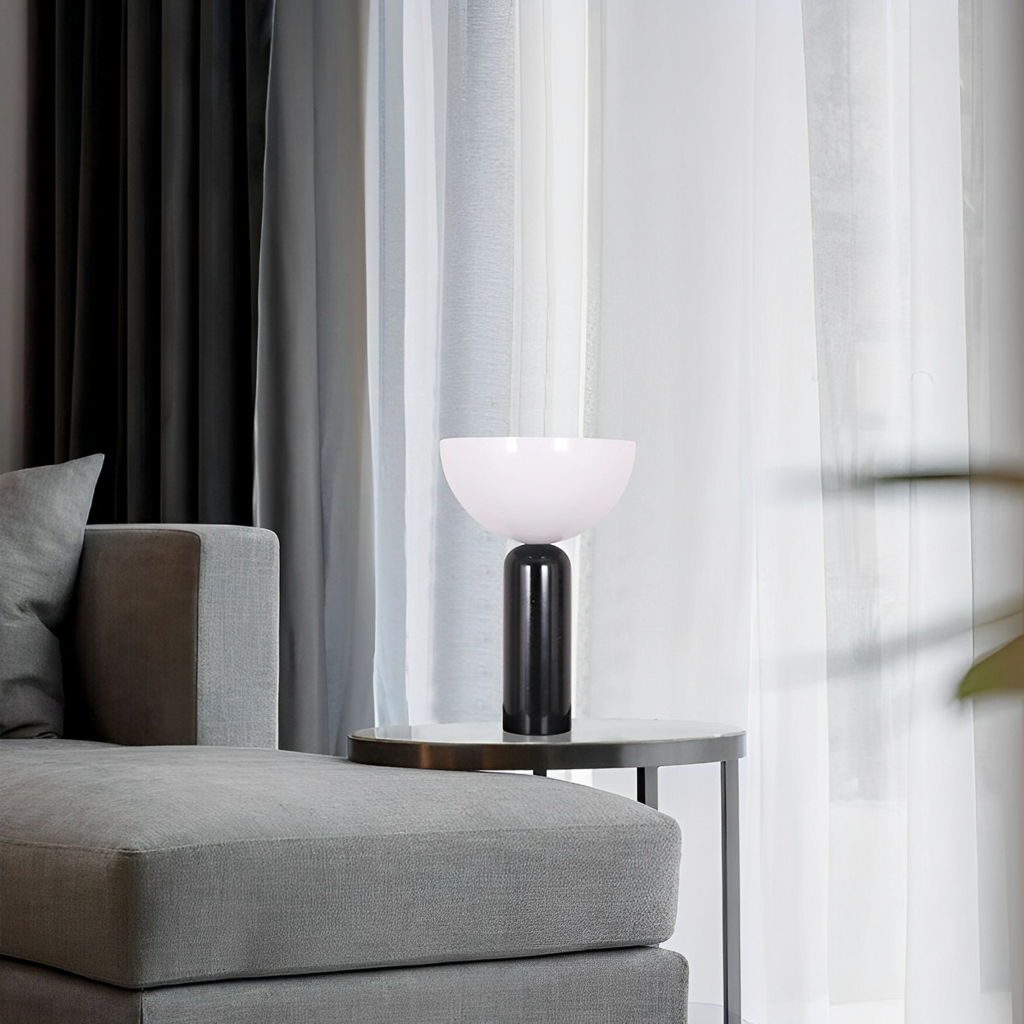 Raja – Edle Tischlampe mit Marmorfuß und elegantem Design