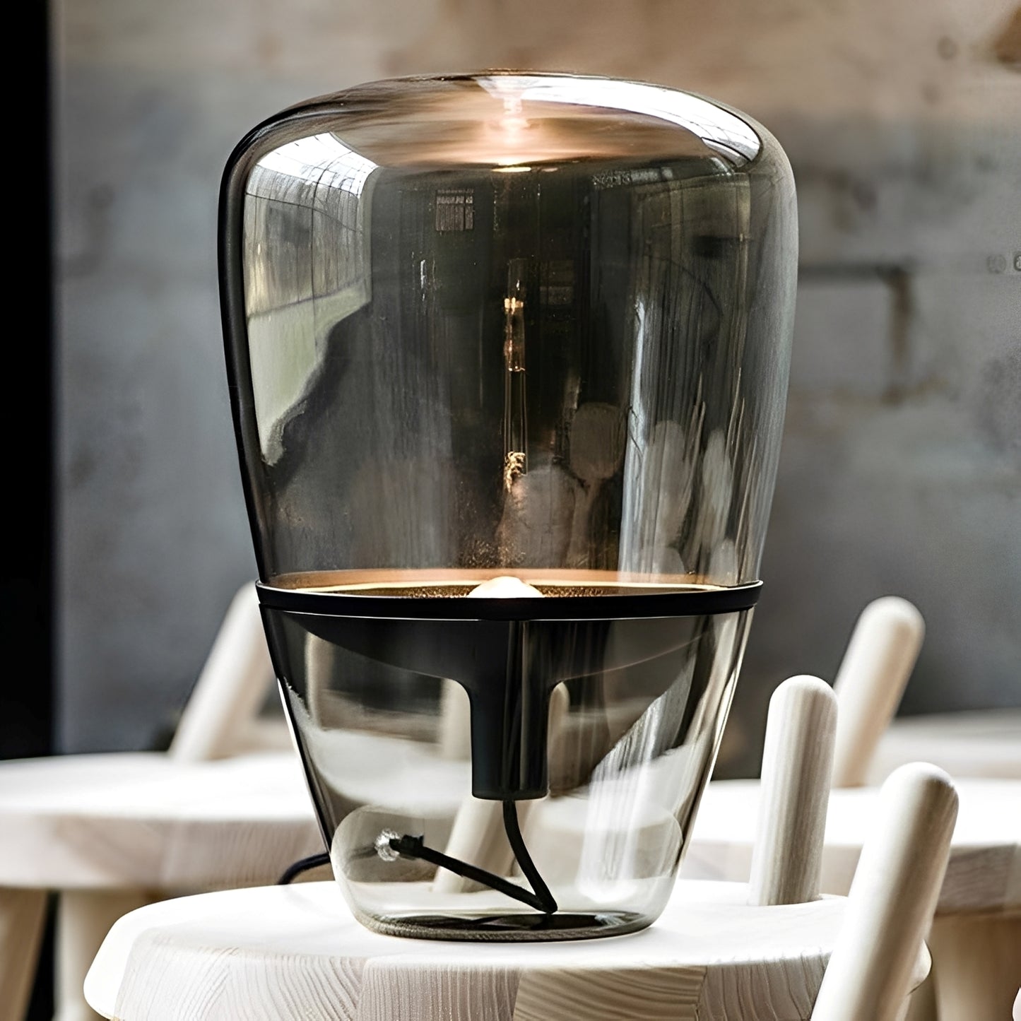 Elvira – Skandinavische Glas-Tischlampe