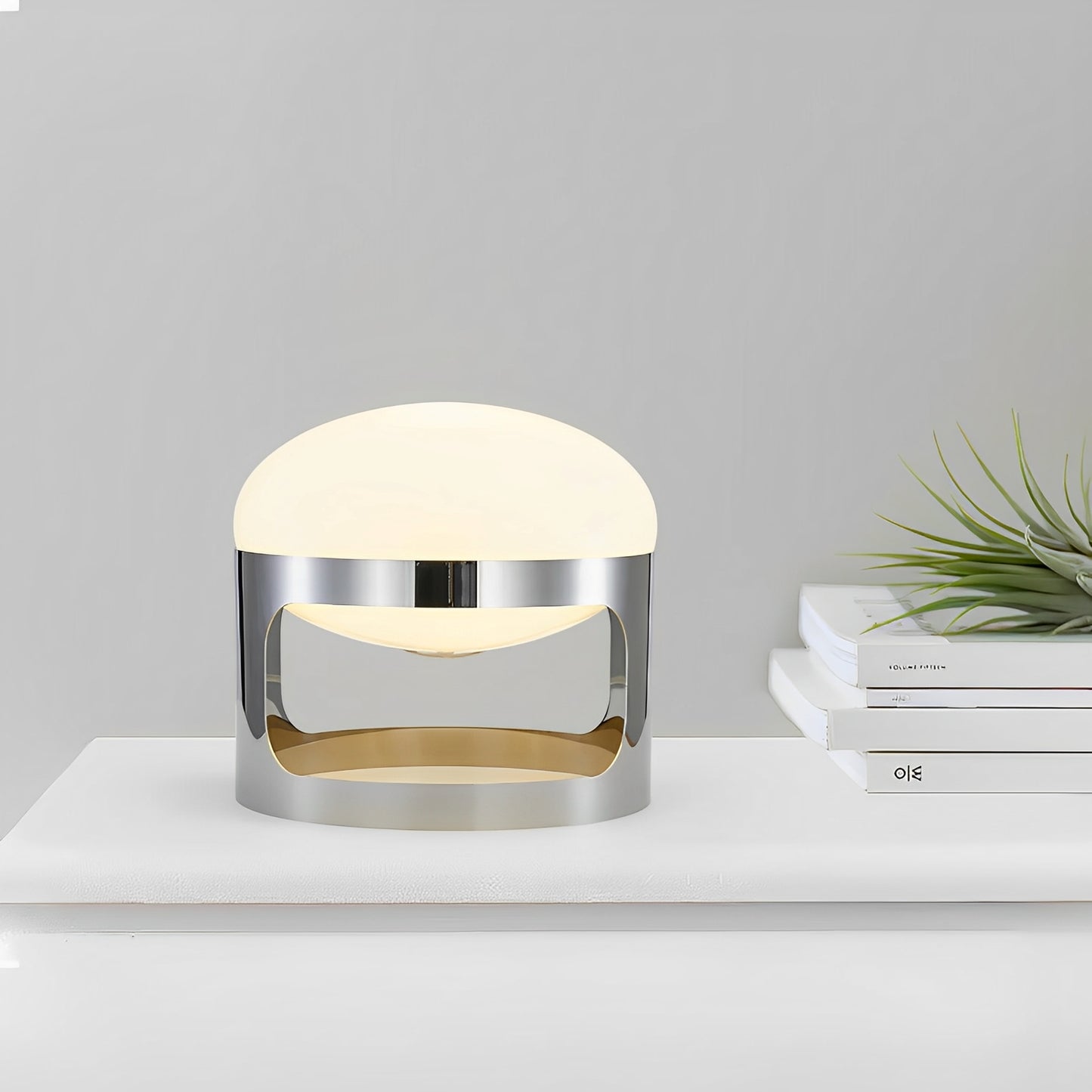 Lior – Edelstahl-Tischlampe im modernen Luxusstil