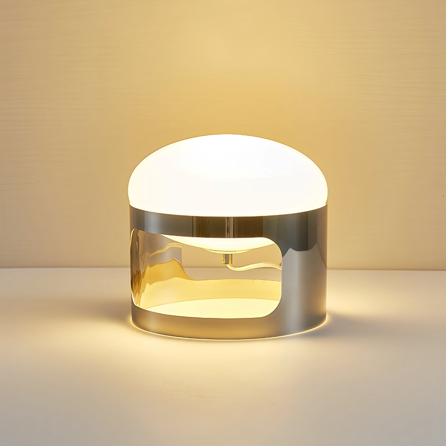 Lior – Edelstahl-Tischlampe im modernen Luxusstil