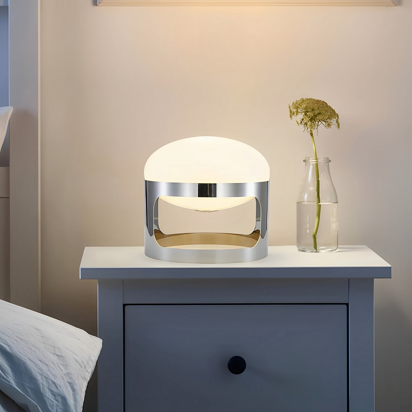 Lior – Edelstahl-Tischlampe im modernen Luxusstil