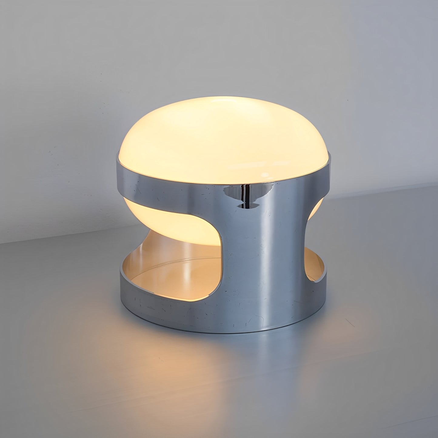 Lior – Edelstahl-Tischlampe im modernen Luxusstil