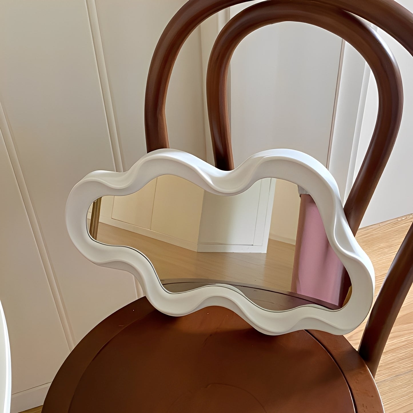 Yoli – Wolken-Design Wandspiegel