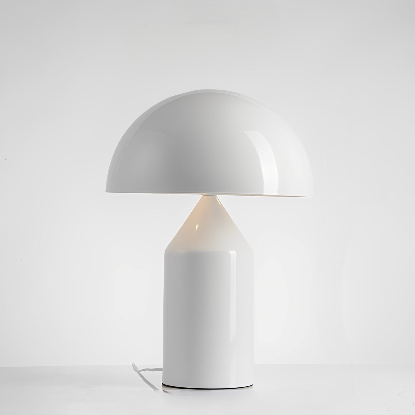 Keiko – Elegante Metall-Tischlampe in Pilzform