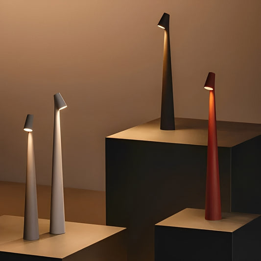Nelia – Kreative Nachtlampe mit hohem Fuß