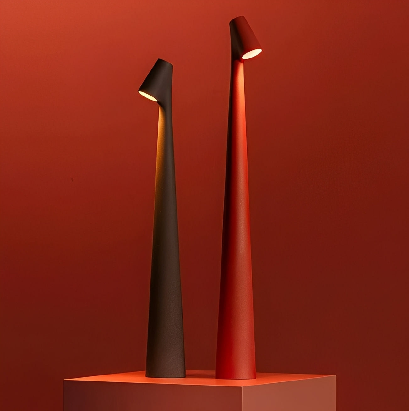 Nelia – Kreative Nachtlampe mit hohem Fuß
