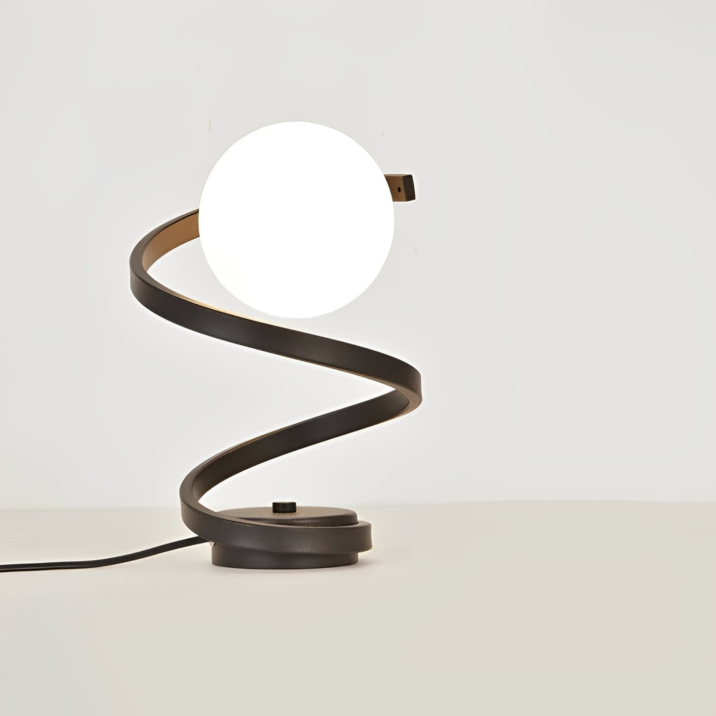 Veluna – Elegante LED-Tischlampe im Retro-Stil für stilvolle Lichtmomente