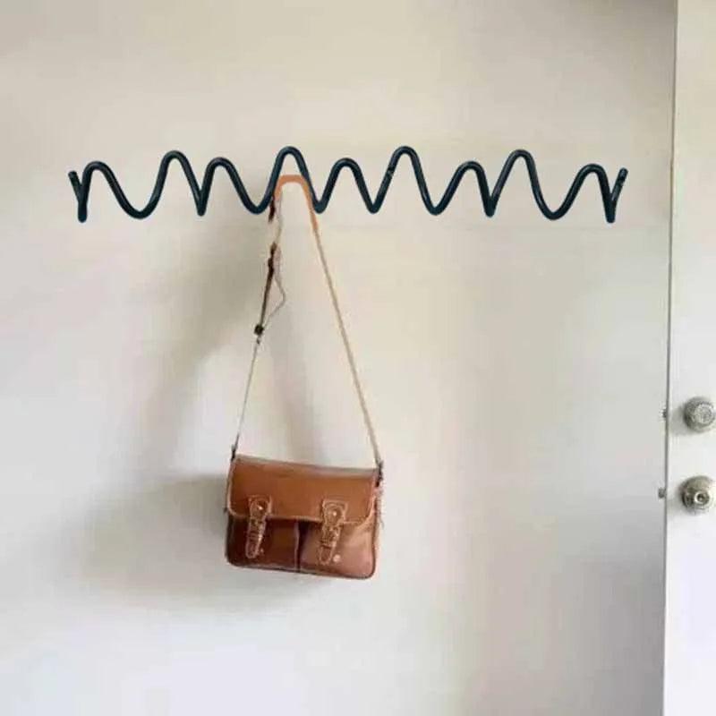 Miro – Moderner Wellen-Kleiderhaken aus Eisen