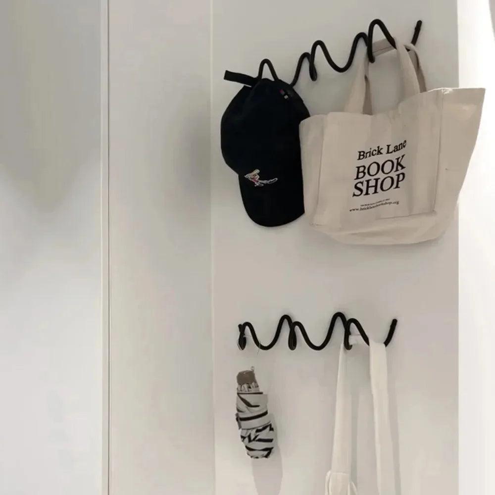 Miro – Moderner Wellen-Kleiderhaken aus Eisen