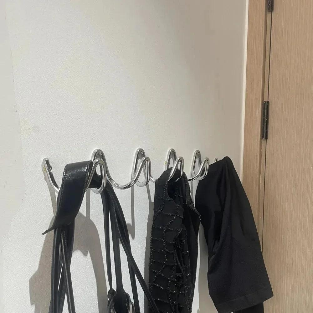 Miro – Moderner Wellen-Kleiderhaken aus Eisen