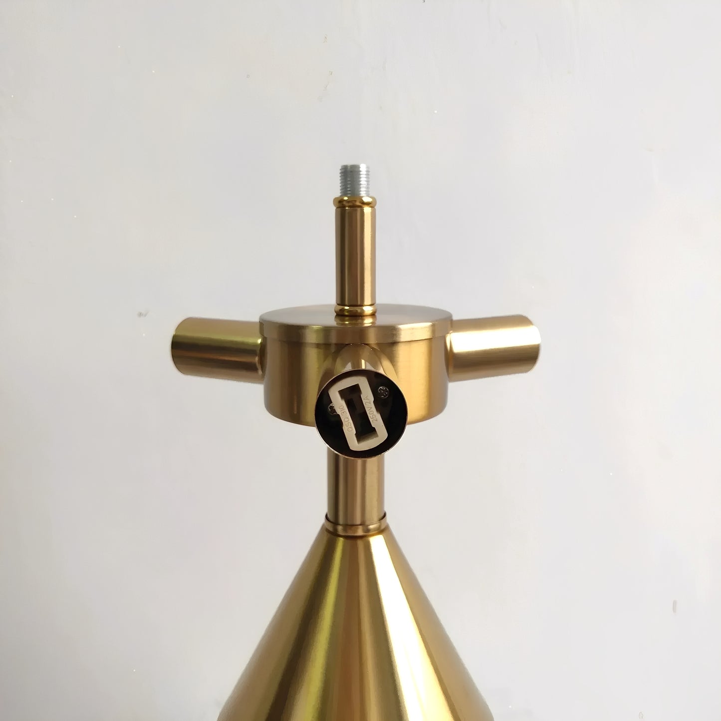 Keiko – Elegante Metall-Tischlampe in Pilzform