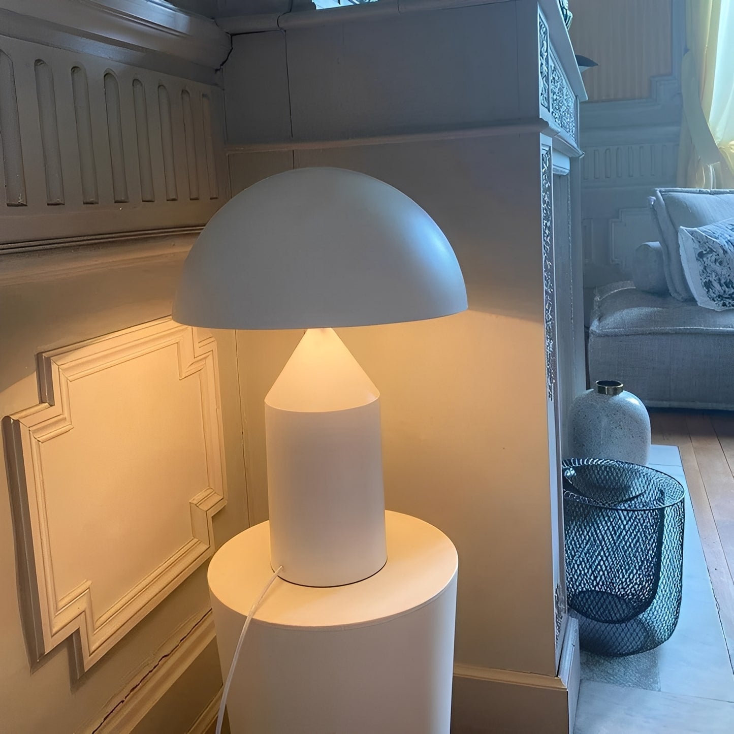Keiko – Elegante Metall-Tischlampe in Pilzform