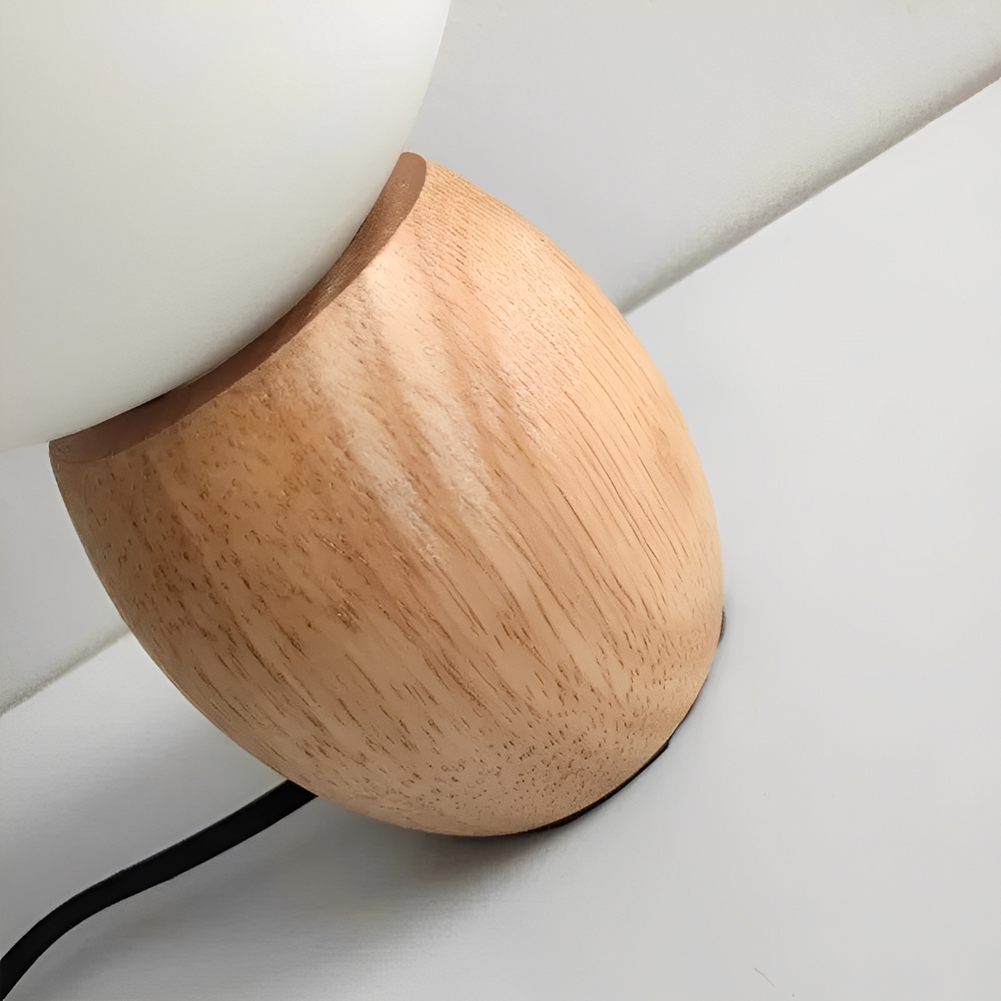 Nozomi – Minimalistische Glastischlampe mit LED