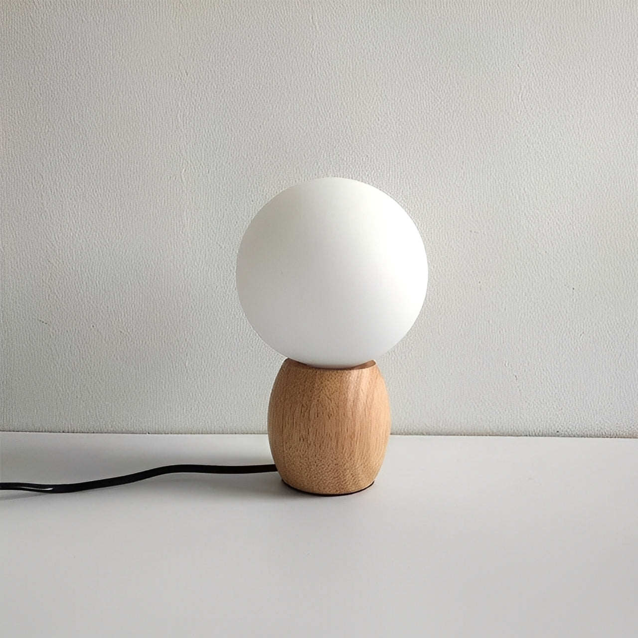 Nozomi – Minimalistische Glastischlampe mit LED