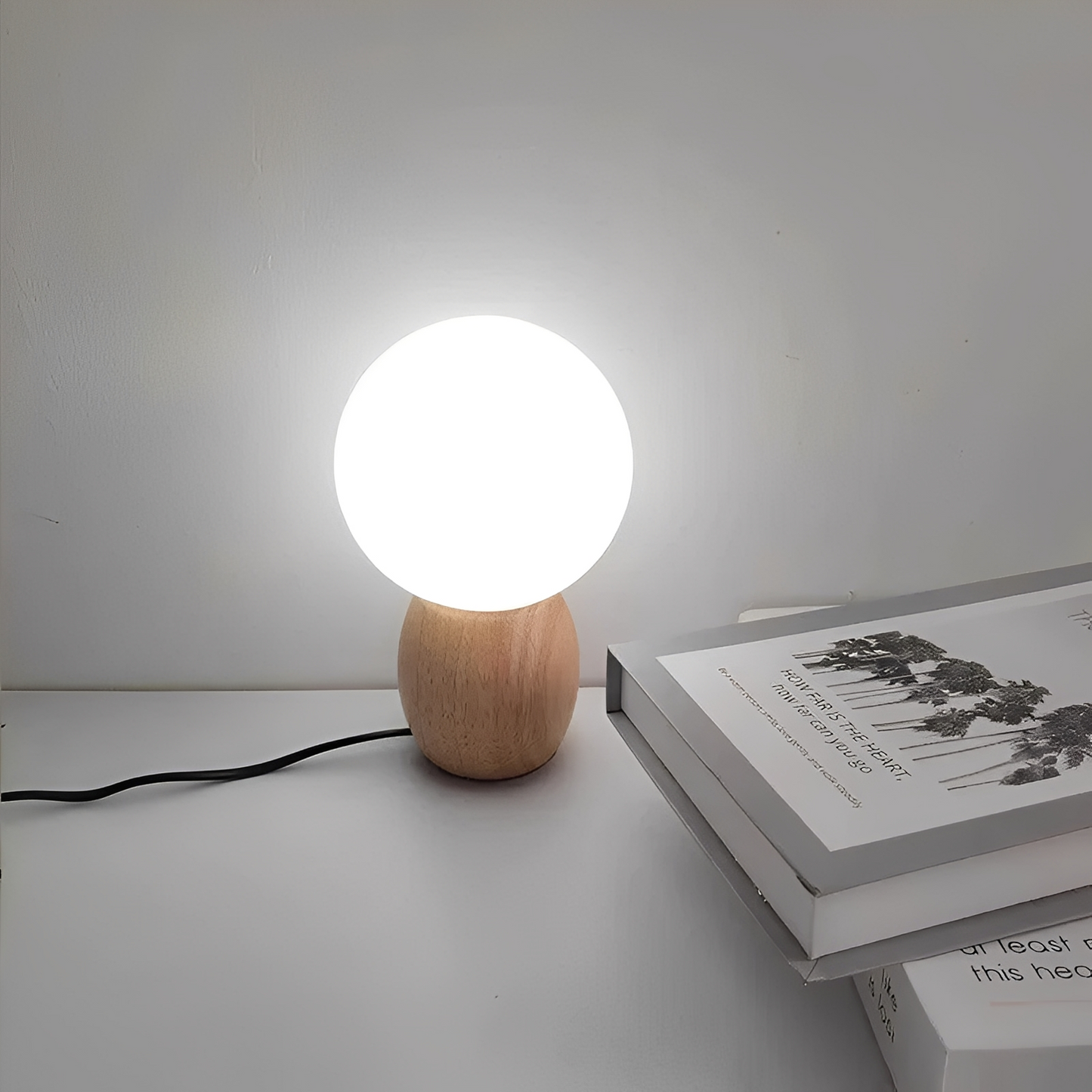 Nozomi – Minimalistische Glastischlampe mit LED