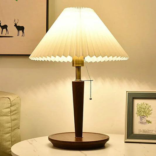 Sayuri – Retro Nachttischlampe aus Walnussholz