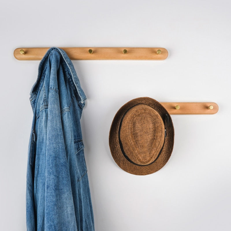 Brunn – Wandhakenleiste aus Massivholz & Messing