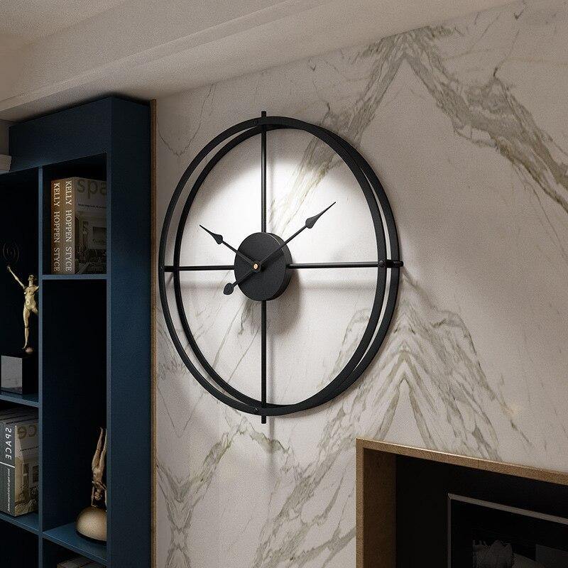 TimeLine – Schlichte Wanduhr aus gebürstetem Metall