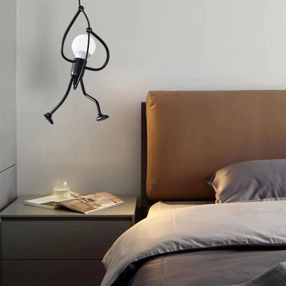 RoboRust – Robuste Retro-Lampe im Eisenmann-Design