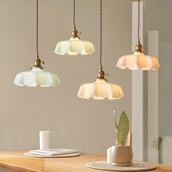 VintageBlume – Cremefarbene Glas-Hängelampe