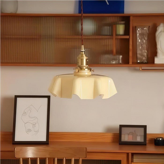 VintageBlume – Cremefarbene Glas-Hängelampe