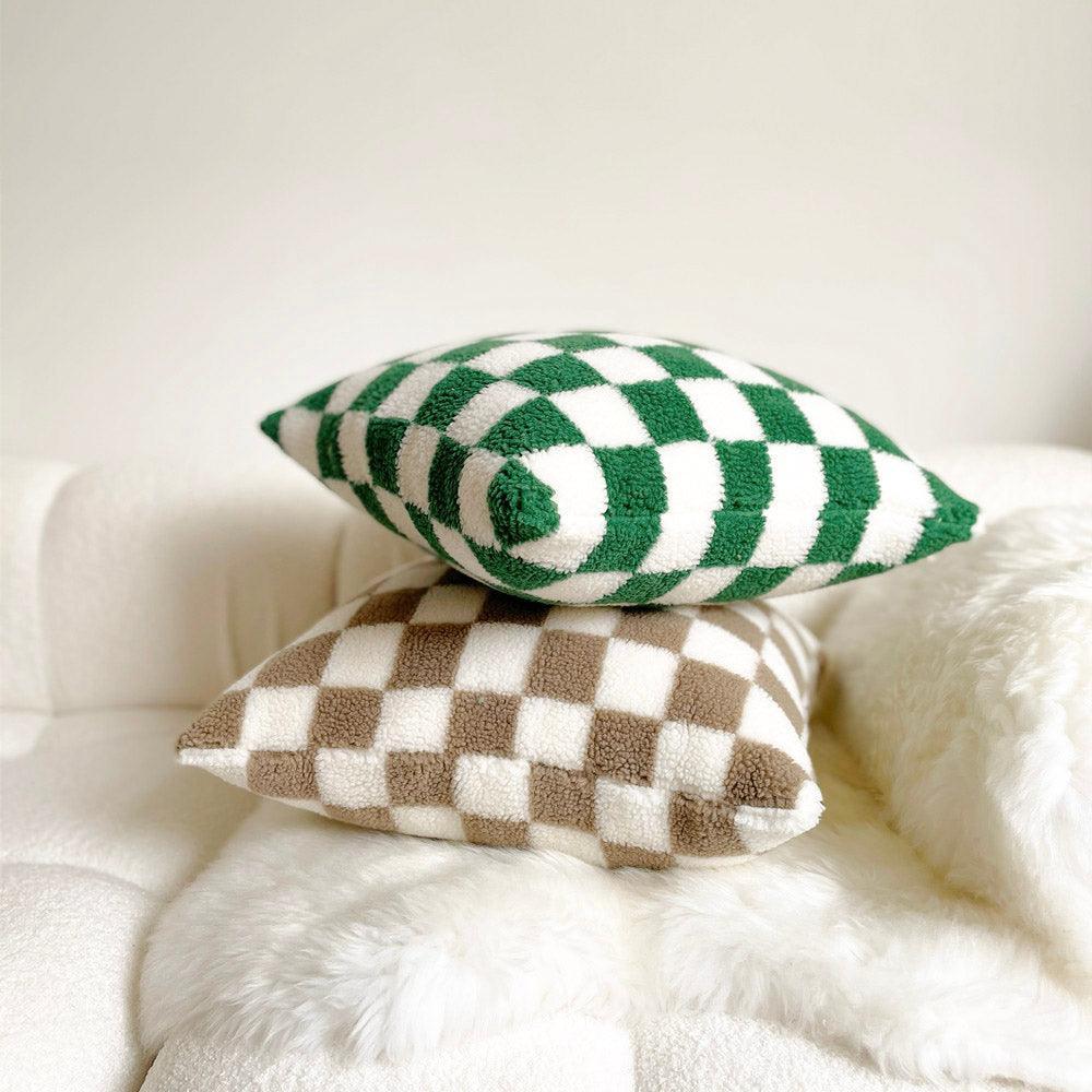 Checker-Kissenhülle – Flauschiger Bezug in Matcha- oder Kaffeeton fürs Sofa
