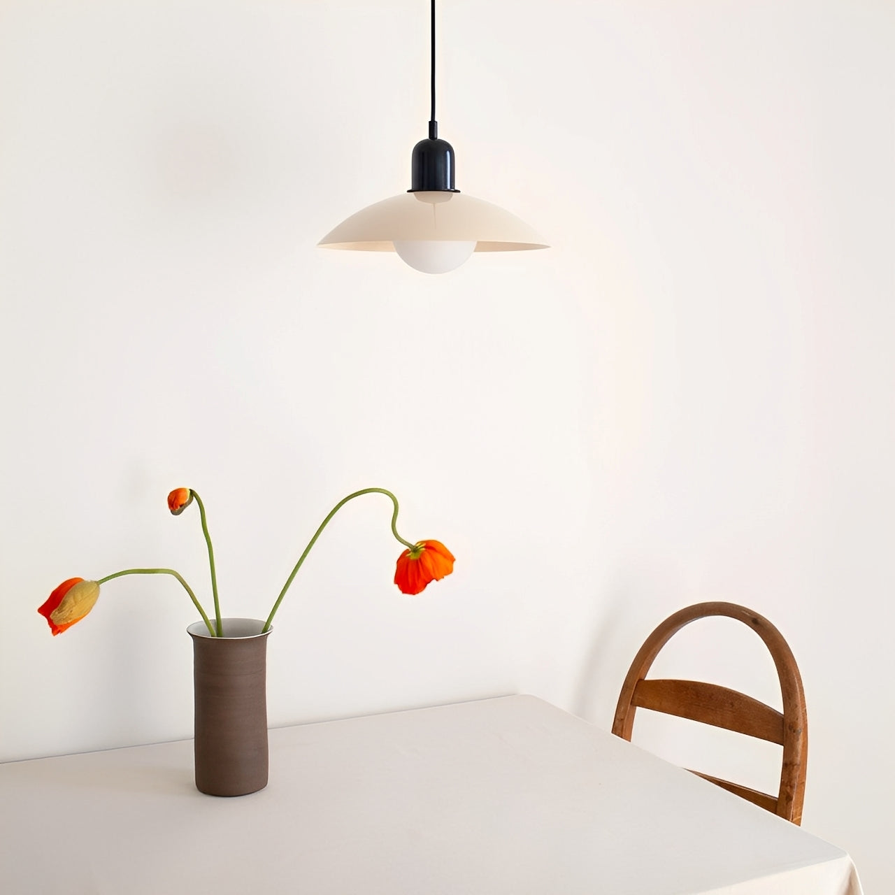 Amelie – Minimalistischer Retro-Farbkronleuchter