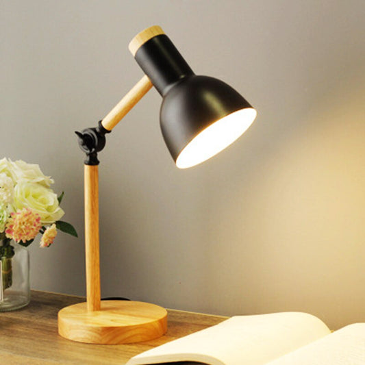 Nordische Tischlampe aus Holz