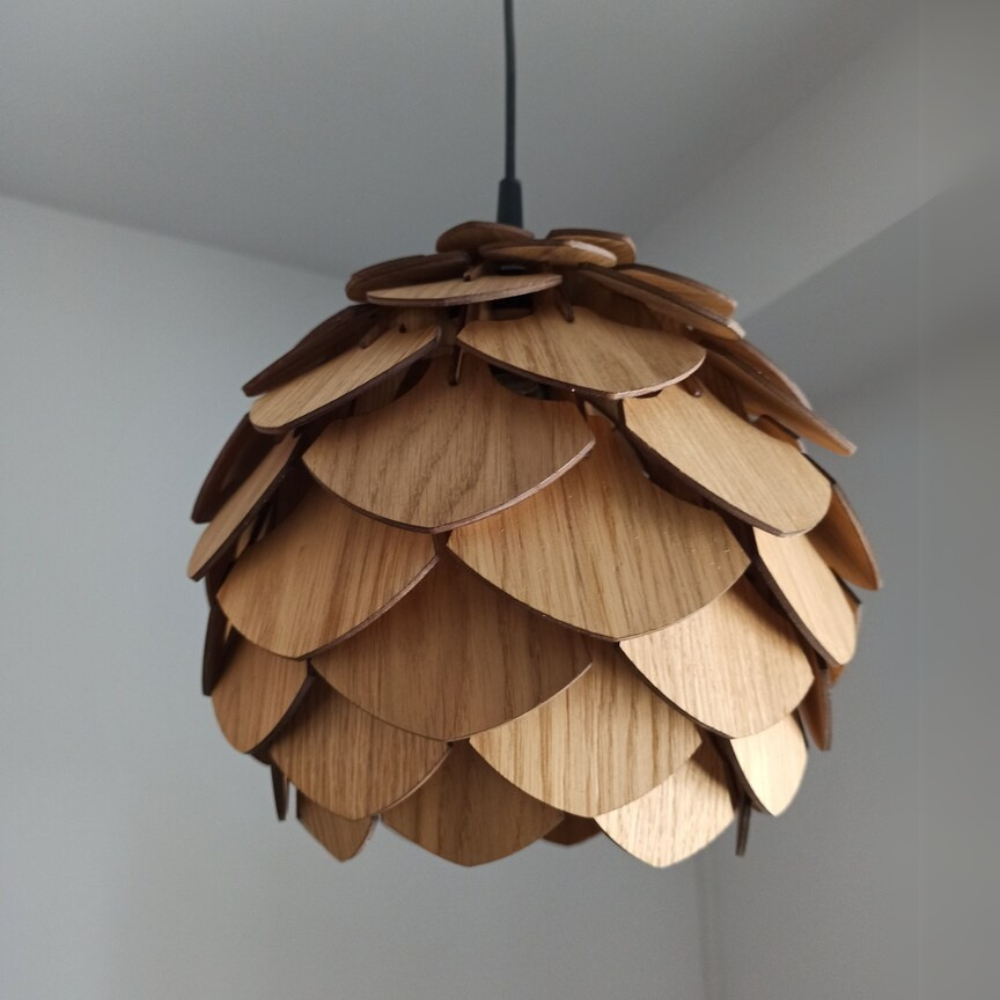 Minimalistische Hängeleuchte aus Eichenholz für dezente Eleganz