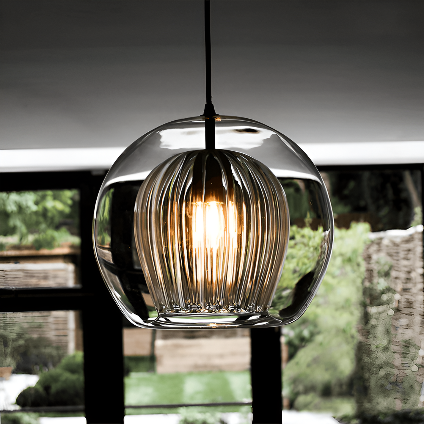Pia – Schlichte Glas-Pendelleuchte